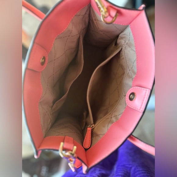 Michael Kors Mercer Purse - Picture 2 of 6